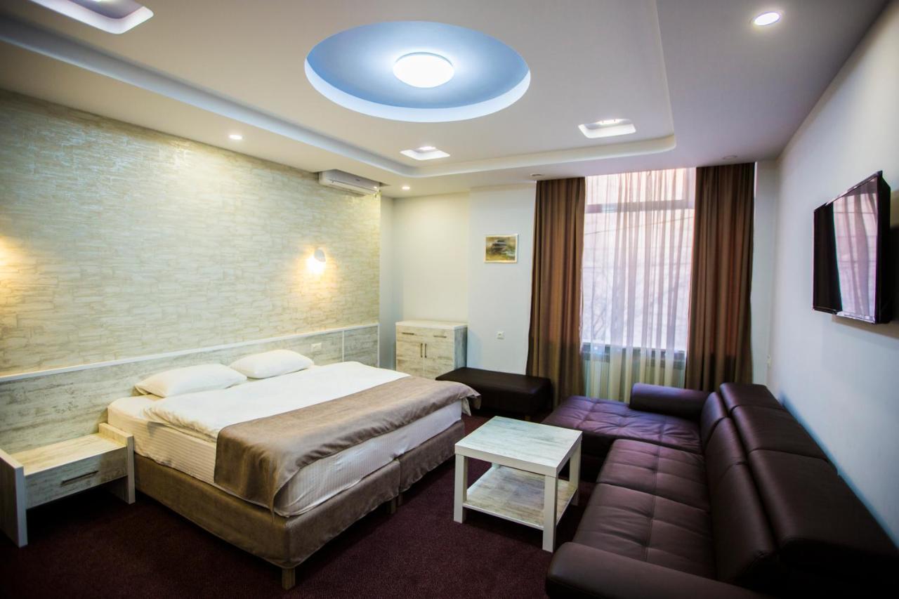 Hobby Hotel Yerevan Exterior foto